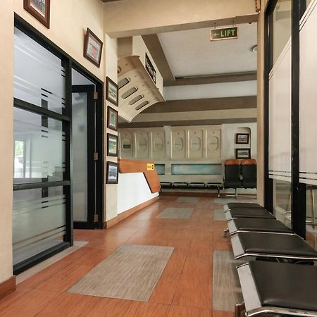 Reddoorz Near Mandaya Royal Hospital Puri Hotel Tangerang Bagian luar foto