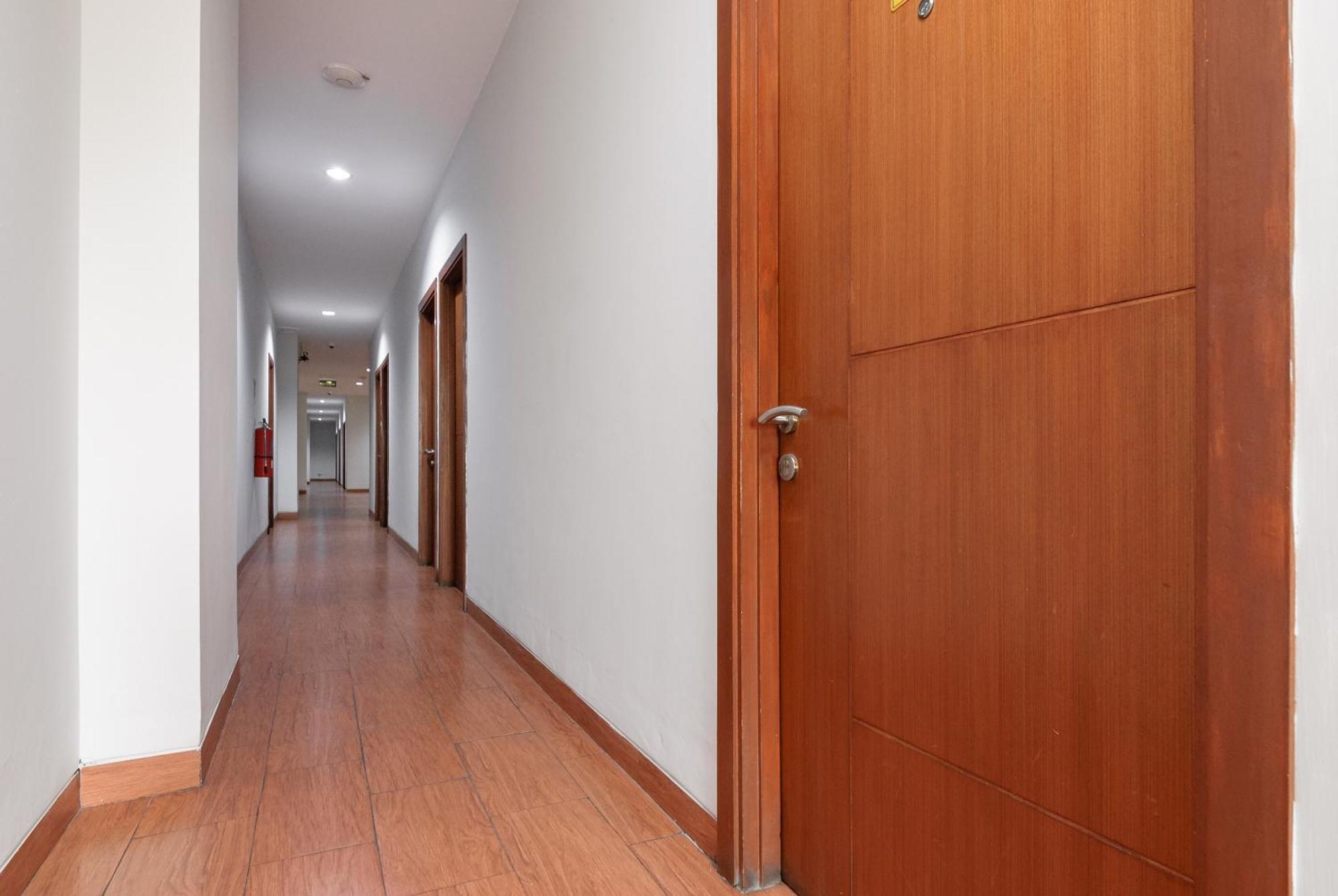 Reddoorz Near Mandaya Royal Hospital Puri Hotel Tangerang Bagian luar foto