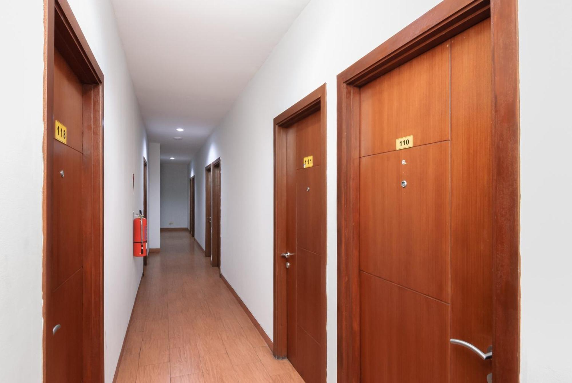 Reddoorz Near Mandaya Royal Hospital Puri Hotel Tangerang Bagian luar foto