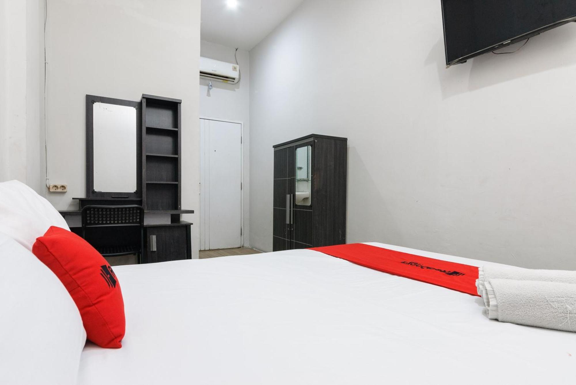 Reddoorz Near Mandaya Royal Hospital Puri Hotel Tangerang Bagian luar foto