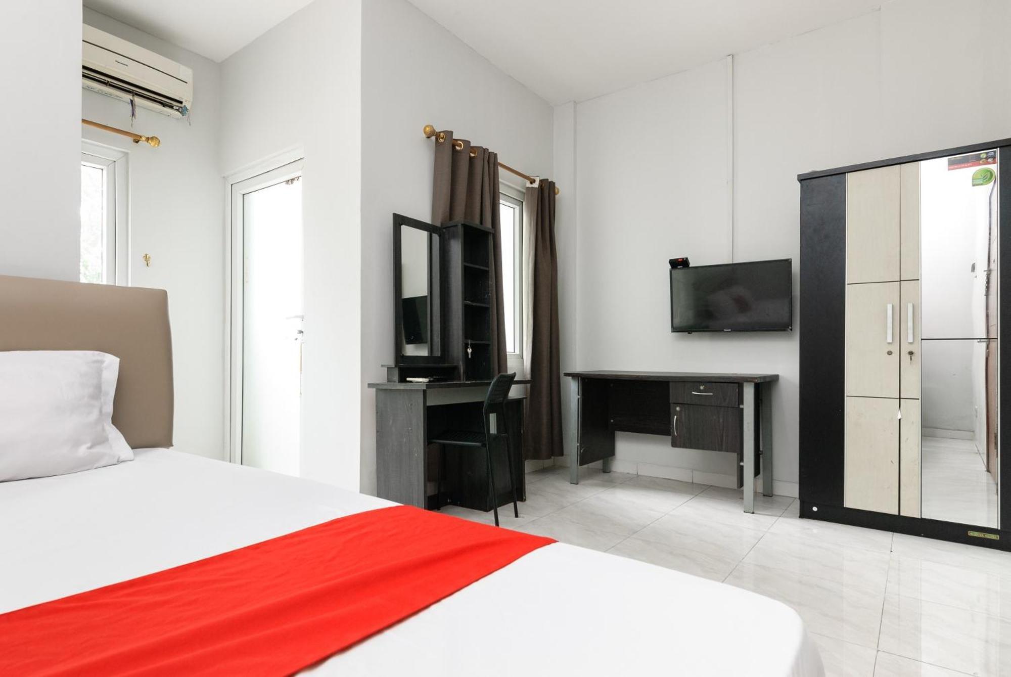 Reddoorz Near Mandaya Royal Hospital Puri Hotel Tangerang Bagian luar foto