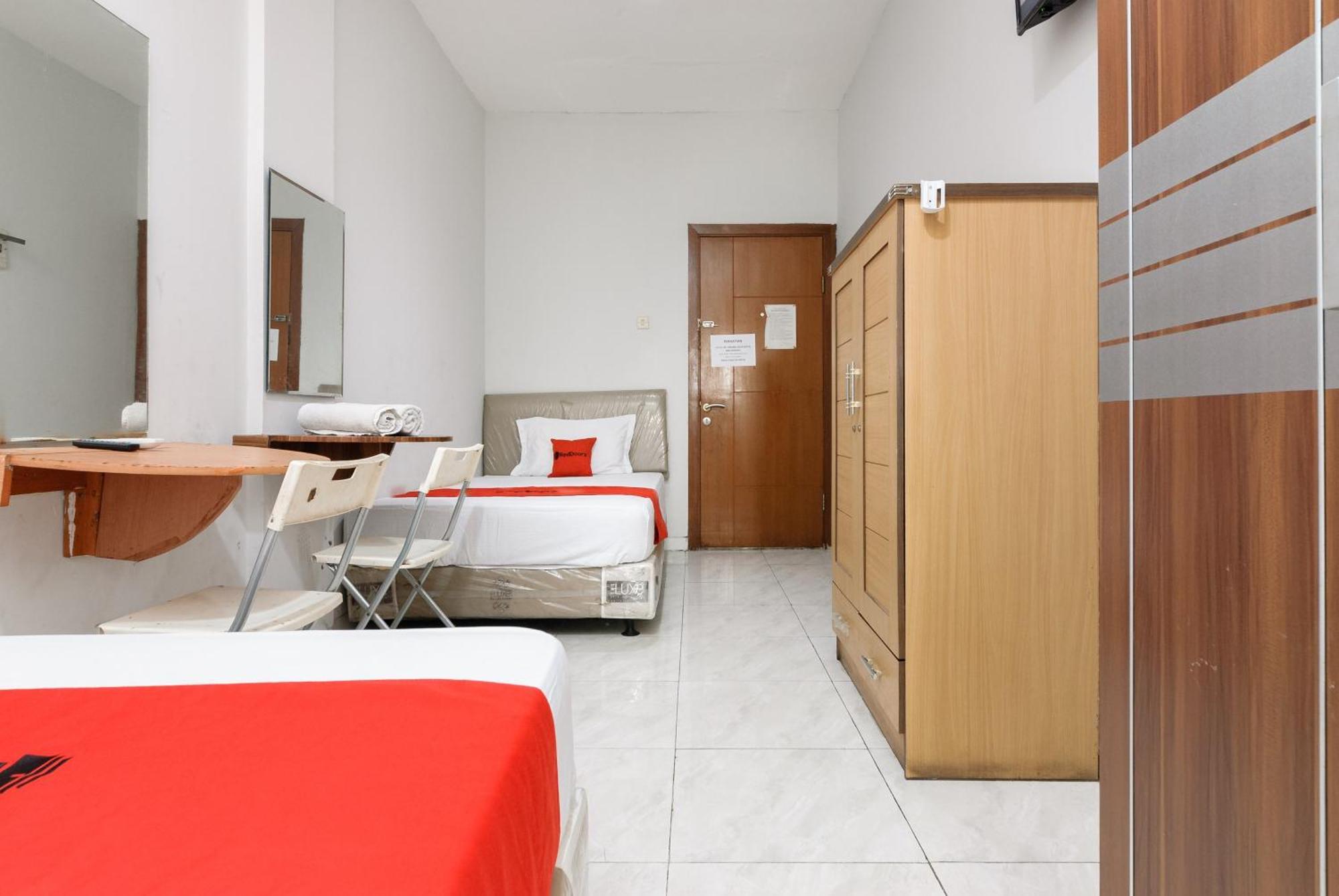 Reddoorz Near Mandaya Royal Hospital Puri Hotel Tangerang Bagian luar foto