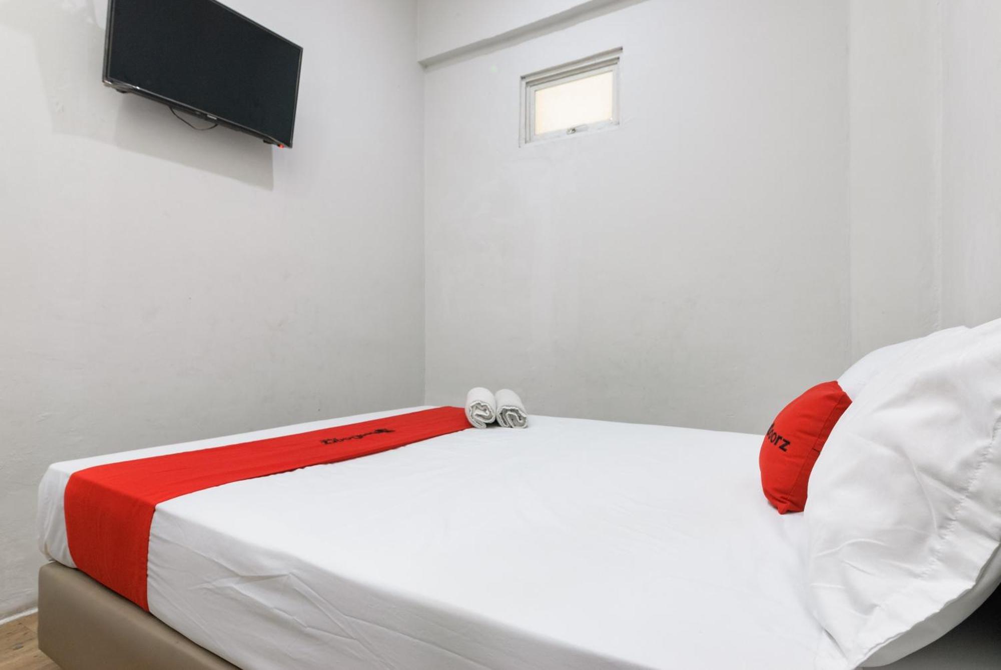 Reddoorz Near Mandaya Royal Hospital Puri Hotel Tangerang Bagian luar foto