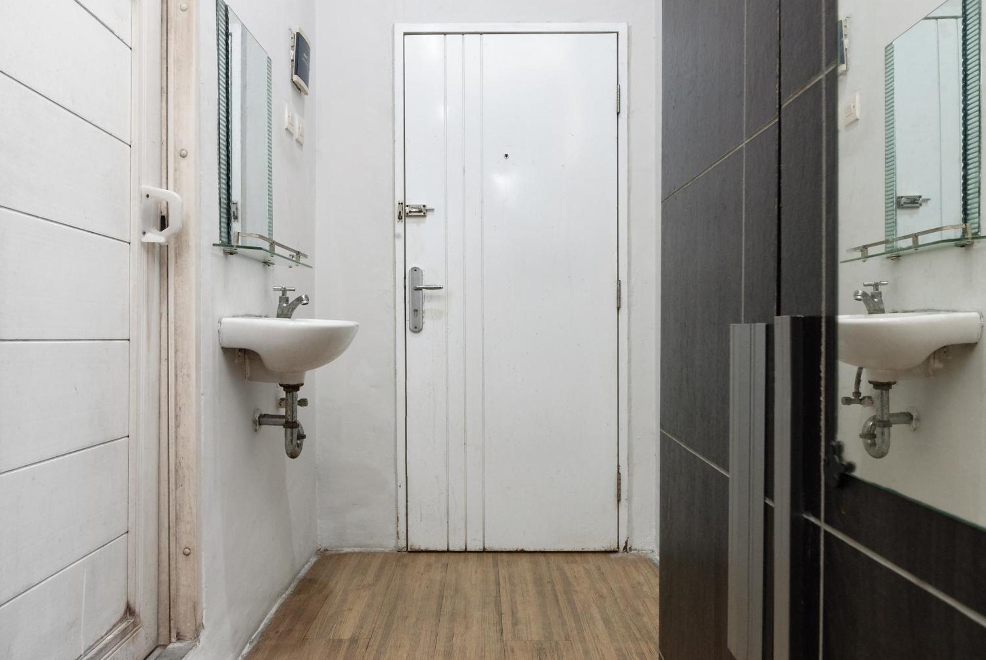 Reddoorz Near Mandaya Royal Hospital Puri Hotel Tangerang Bagian luar foto