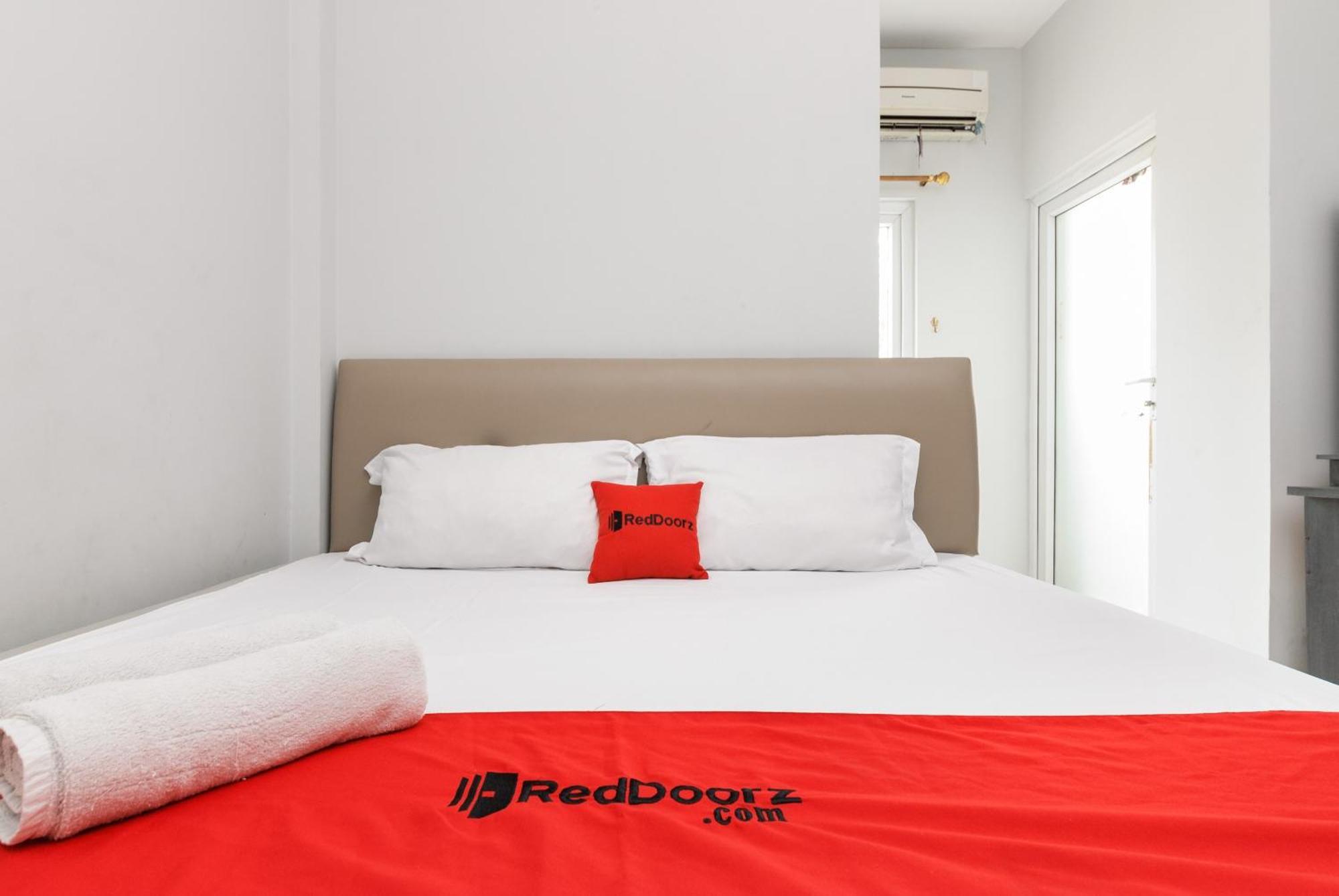 Reddoorz Near Mandaya Royal Hospital Puri Hotel Tangerang Bagian luar foto