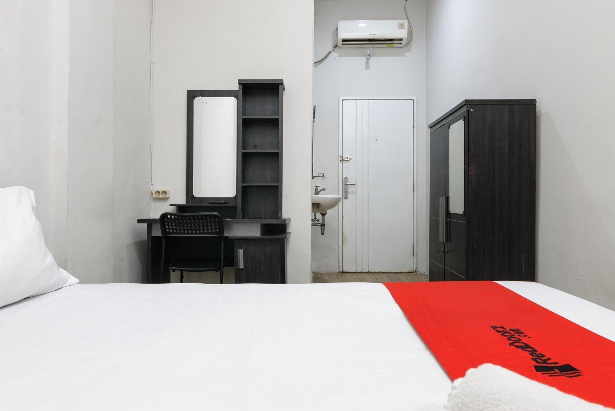 Reddoorz Near Mandaya Royal Hospital Puri Hotel Tangerang Bagian luar foto